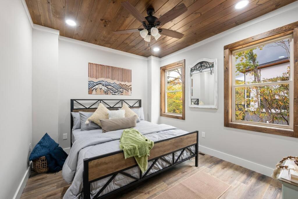Modern With Mountain Views In Tn Chalet