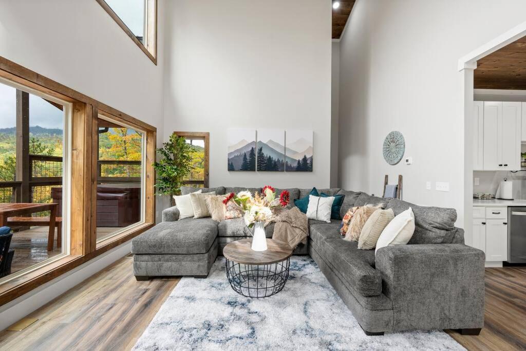 Modern With Mountain Views In Tn *