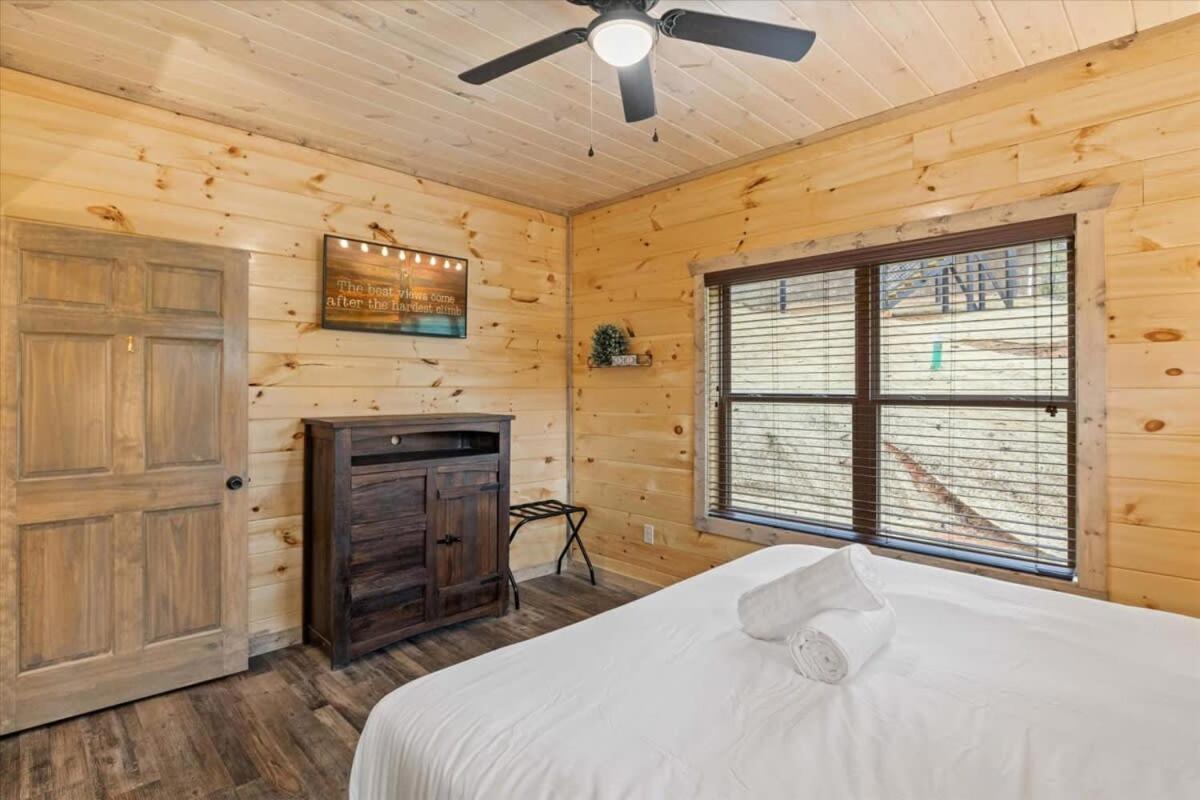 New 8br Pool W Hot Tub & Arcade Hl * Gatlinburg