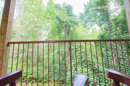 G Sasquatch Sleeps 13 Holiday home *