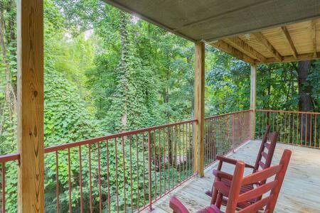 G Sasquatch Sleeps 13 Holiday home