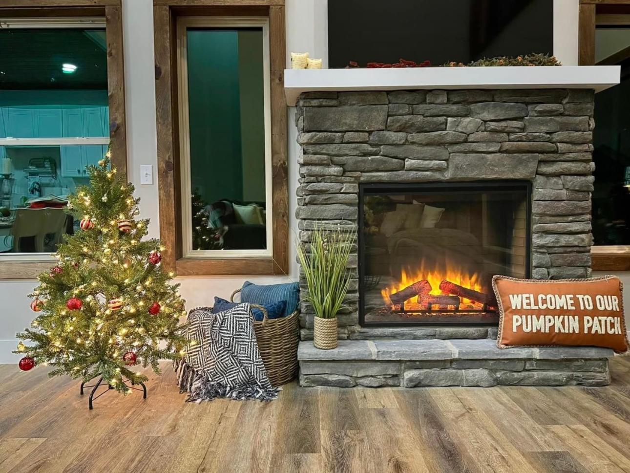 Modern With Mountain Views In Tn Chalet *