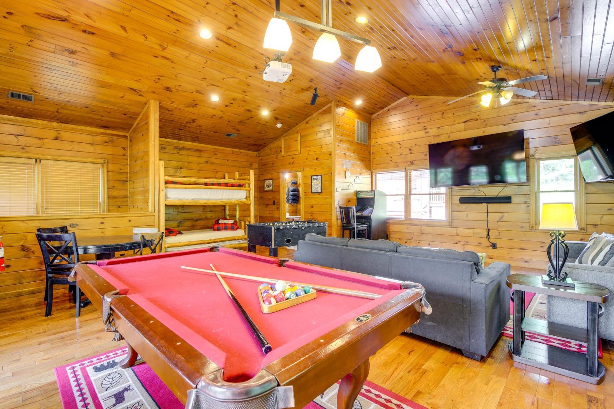 With Pool Access About 3 Mi To Downtown