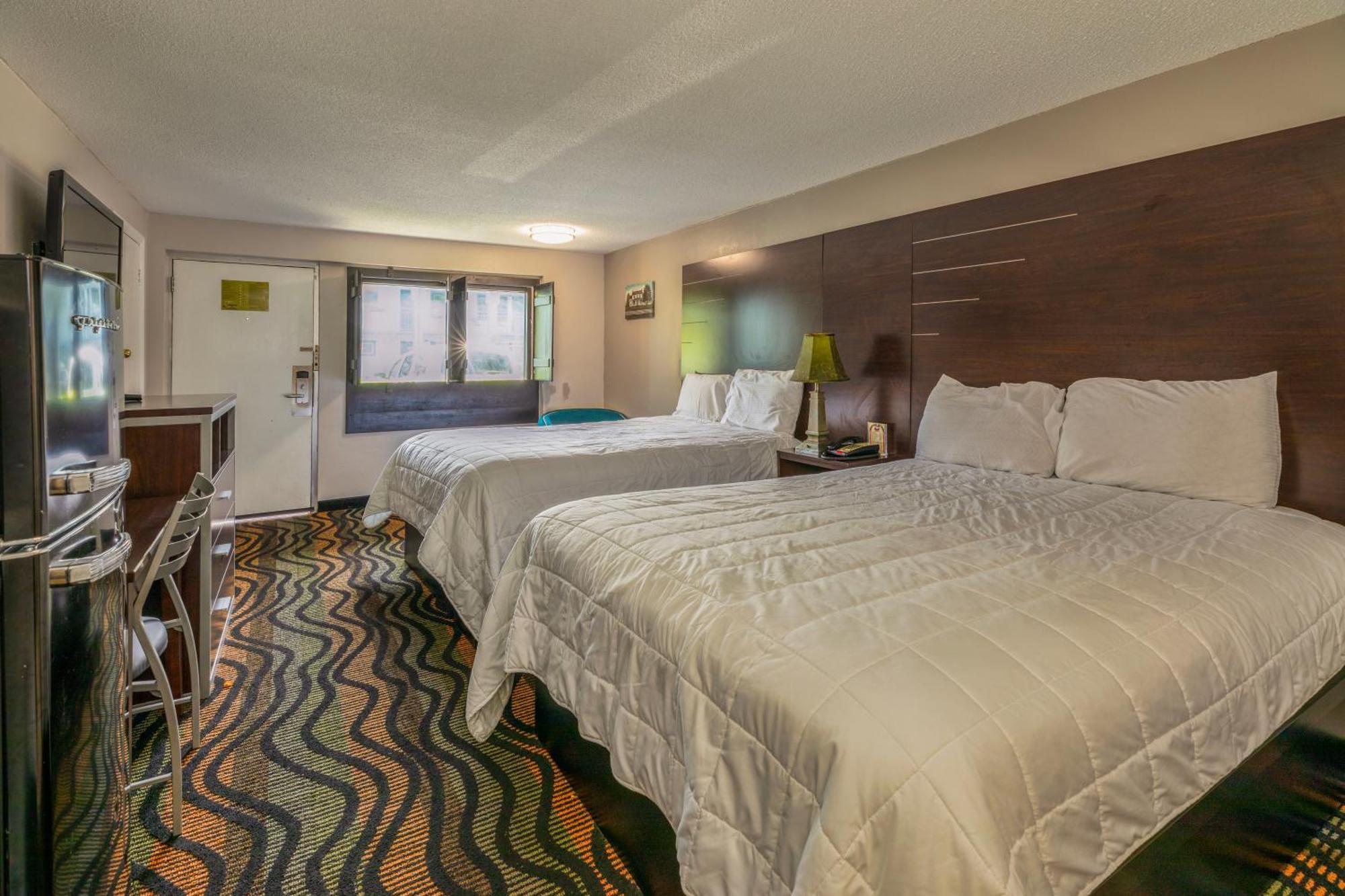 Country Town N' Hotel 2*