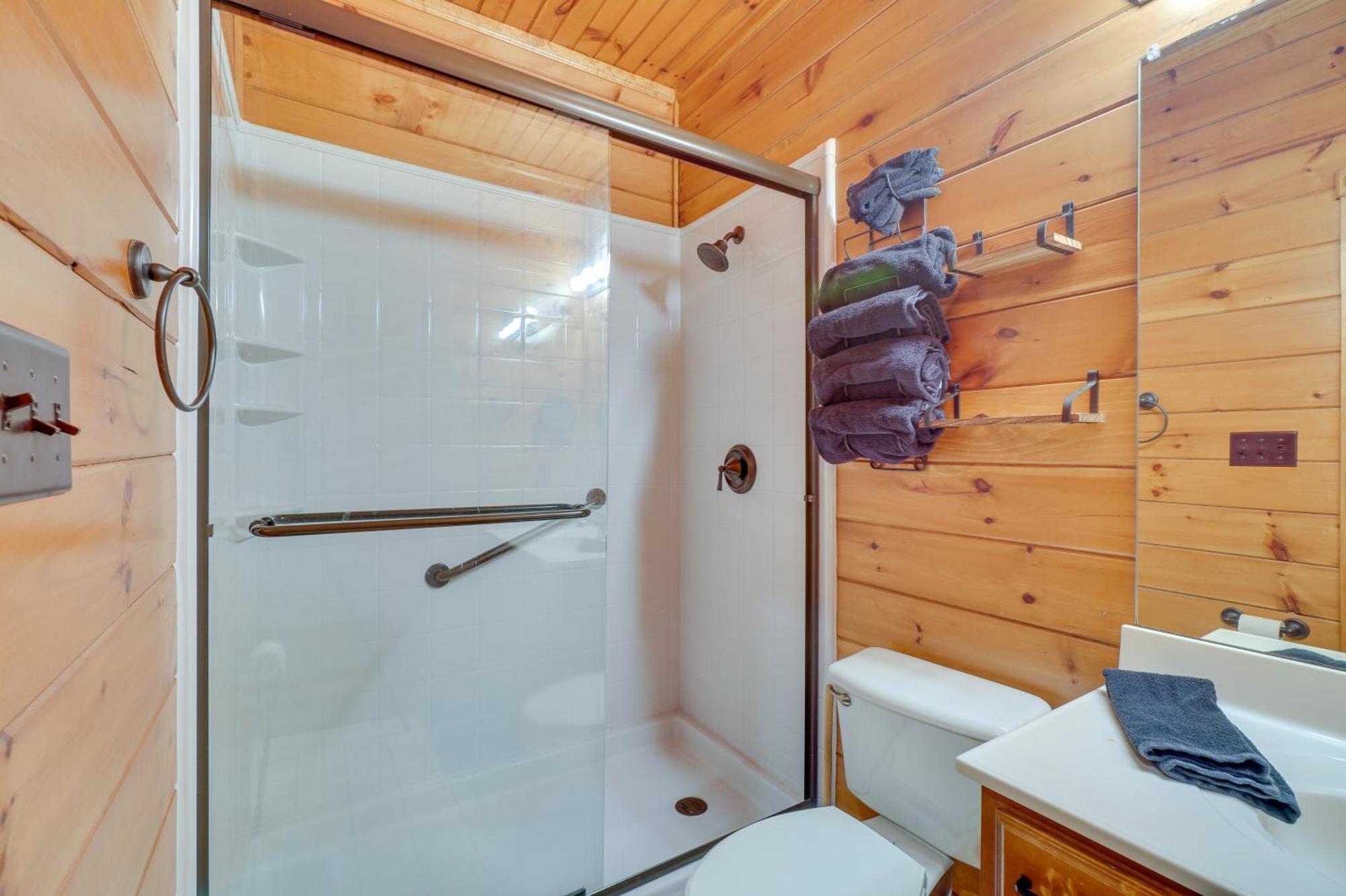 With Pool Access About 3 Mi To Downtown Holiday home