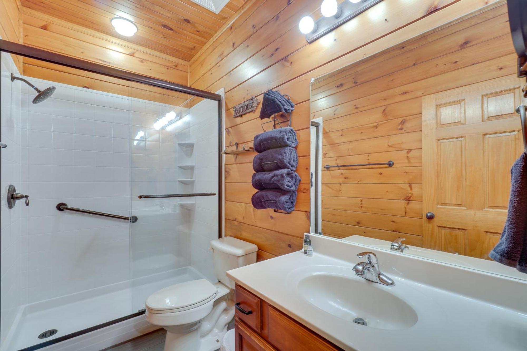With Pool Access About 3 Mi To Downtown *