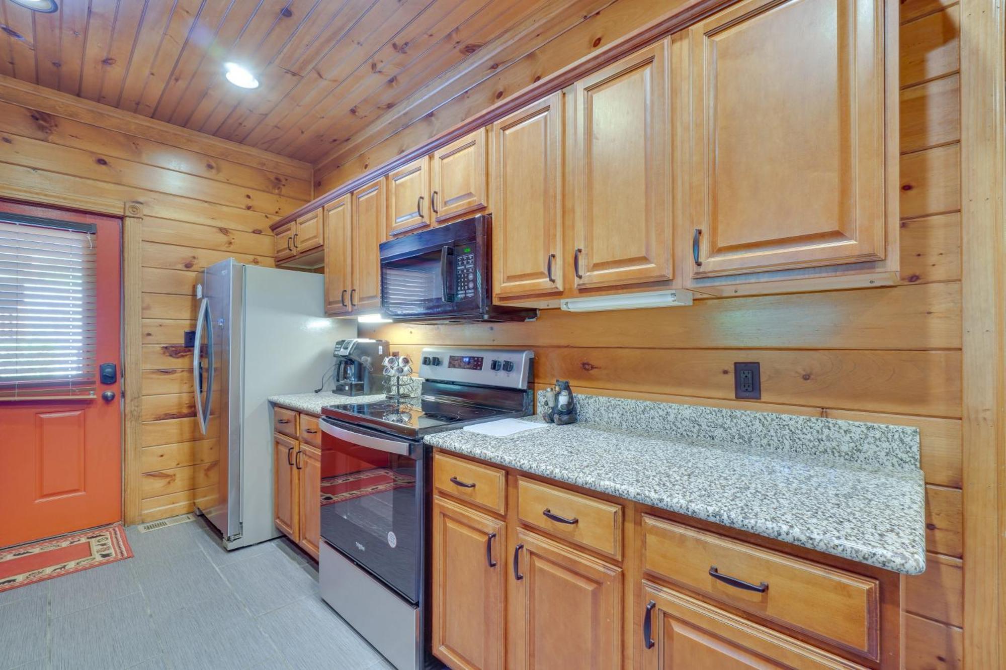 With Pool Access About 3 Mi To Downtown Holiday home *