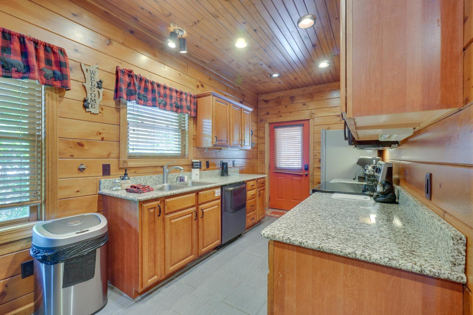 With Pool Access About 3 Mi To Downtown Holiday home *