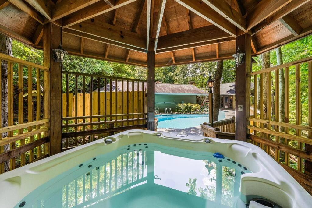 Bourbon Hollow With Hot Tub And Pool Game Only 5 Min To Downtown Holiday home