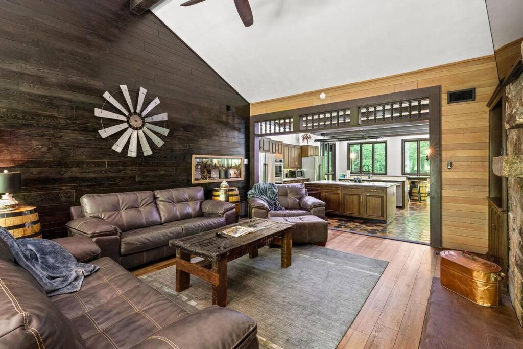 Bourbon Hollow With Hot Tub And Pool Game Only 5 Min To Downtown * Gatlinburg