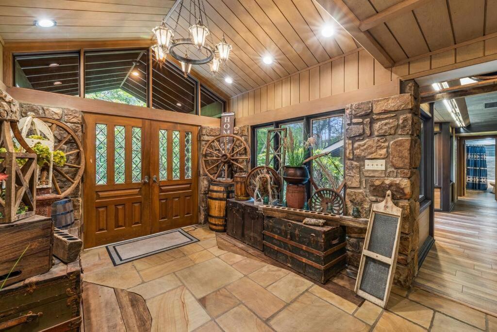 Holiday home Bourbon Hollow With Hot Tub And Pool Game Only 5 Min To Downtown