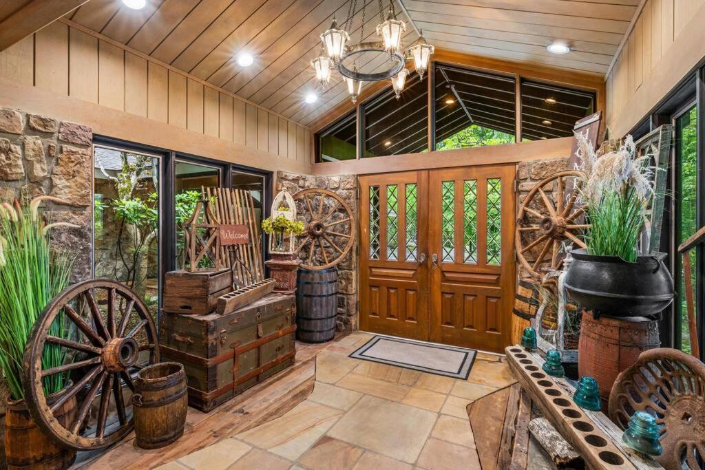 Holiday home Bourbon Hollow With Hot Tub And Pool Game Only 5 Min To Downtown *