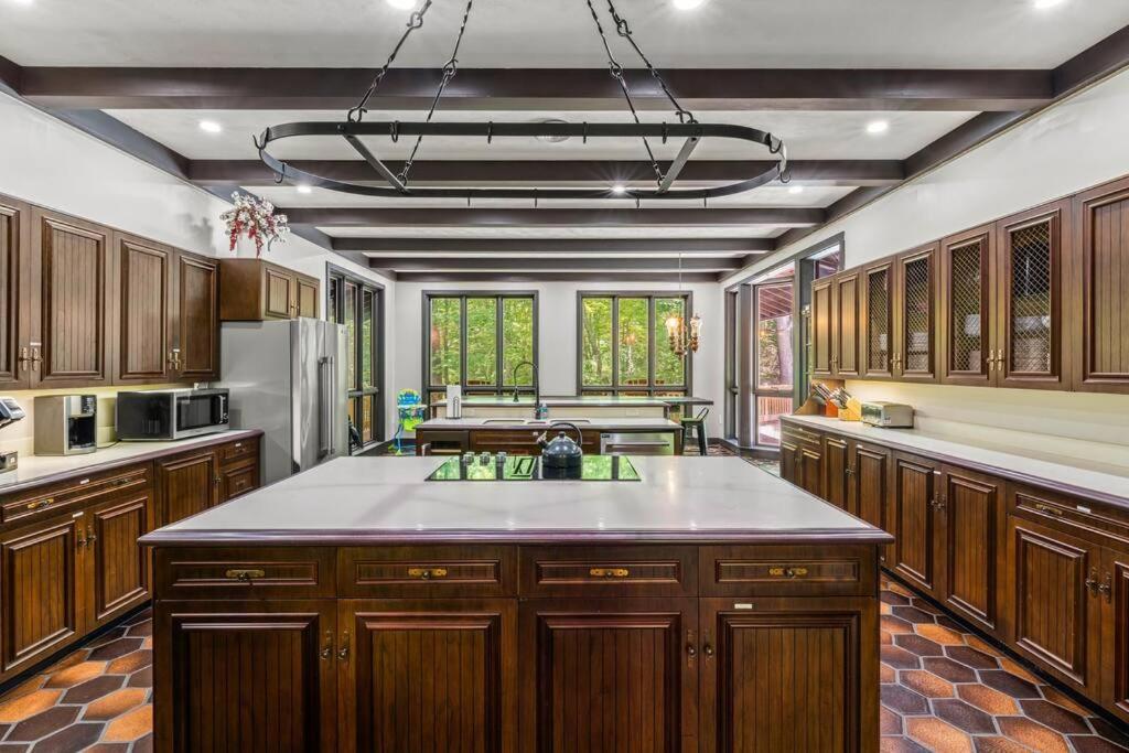Bourbon Hollow With Hot Tub And Pool Game Only 5 Min To Downtown Gatlinburg