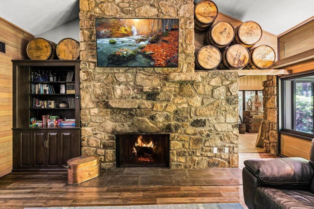 Bourbon Hollow With Hot Tub And Pool Game Only 5 Min To Downtown Holiday home Gatlinburg