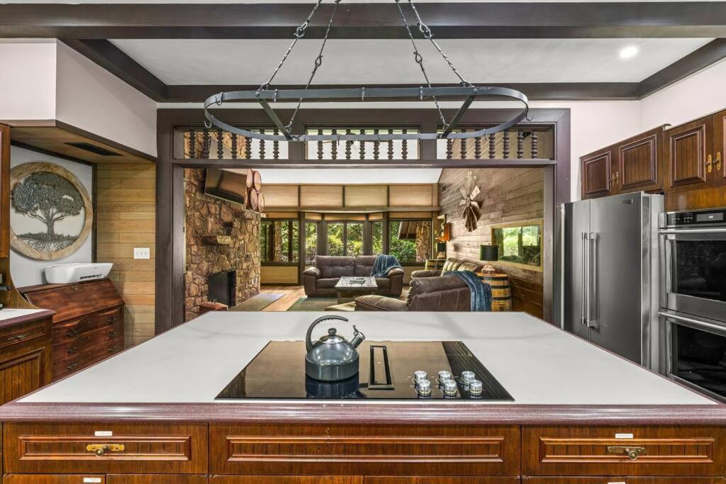 Bourbon Hollow With Hot Tub And Pool Game Only 5 Min To Downtown Holiday home