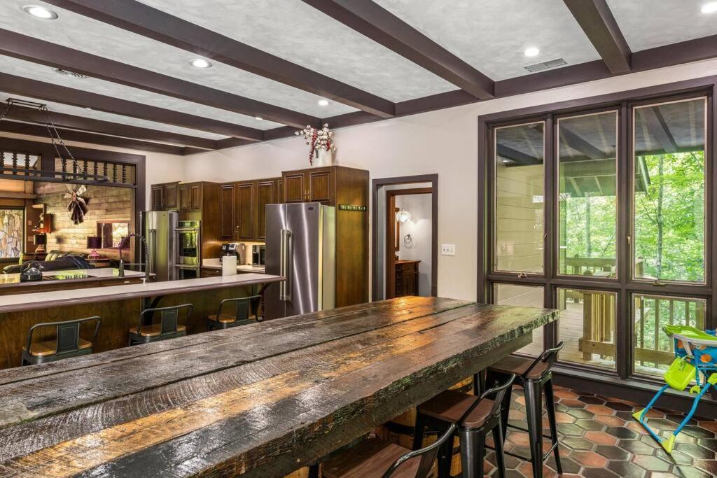 Holiday home Bourbon Hollow With Hot Tub And Pool Game Only 5 Min To Downtown Gatlinburg
