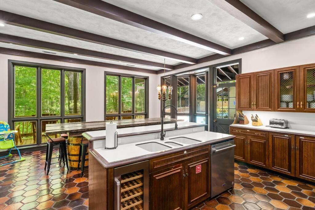 Bourbon Hollow With Hot Tub And Pool Game Only 5 Min To Downtown Holiday home Gatlinburg