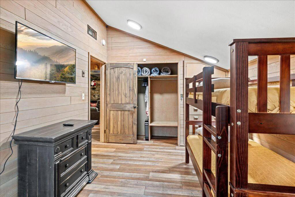Bourbon Hollow With Hot Tub And Pool Game Only 5 Min To Downtown Holiday home