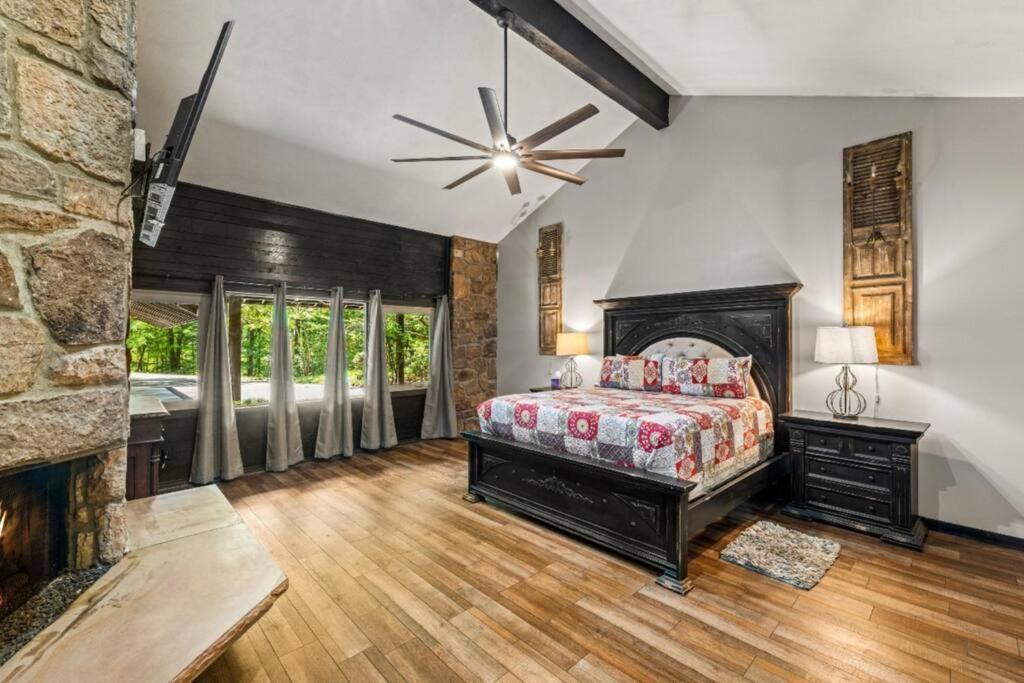 Bourbon Hollow With Hot Tub And Pool Game Only 5 Min To Downtown Holiday home *