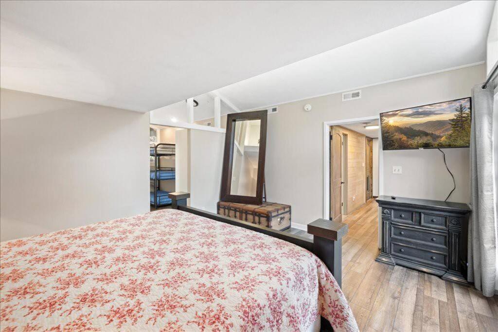 Bourbon Hollow With Hot Tub And Pool Game Only 5 Min To Downtown Holiday home *