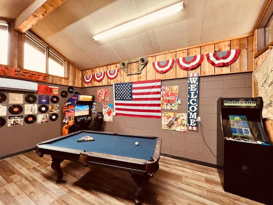 Holiday home Bourbon Hollow With Hot Tub And Pool Game Only 5 Min To Downtown Gatlinburg