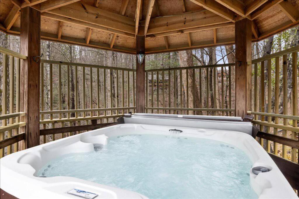 Holiday home Bourbon Hollow With Hot Tub And Pool Game Only 5 Min To Downtown