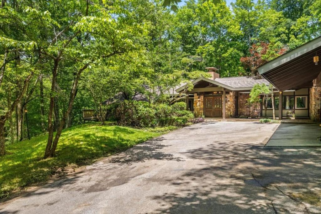 Holiday home Bourbon Hollow With Hot Tub And Pool Game Only 5 Min To Downtown