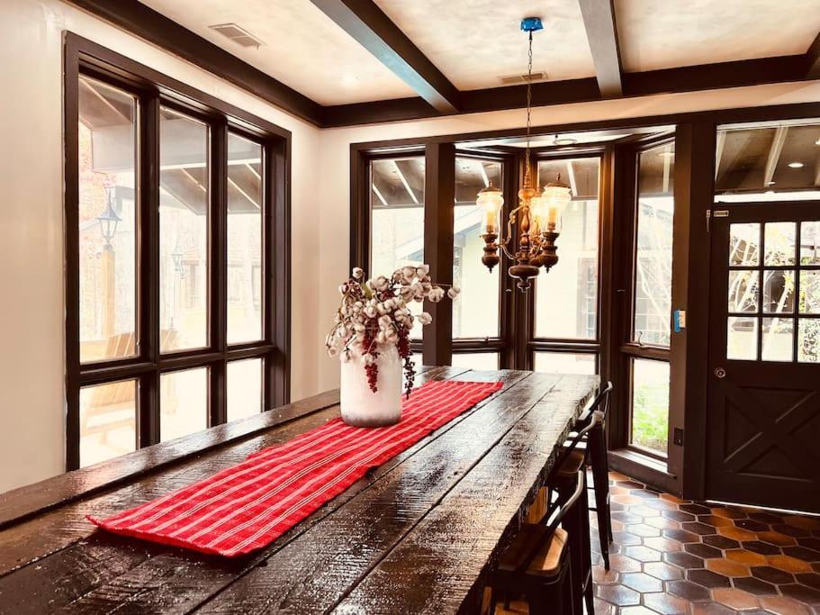 Bourbon Hollow With Hot Tub And Pool Game Only 5 Min To Downtown Holiday home