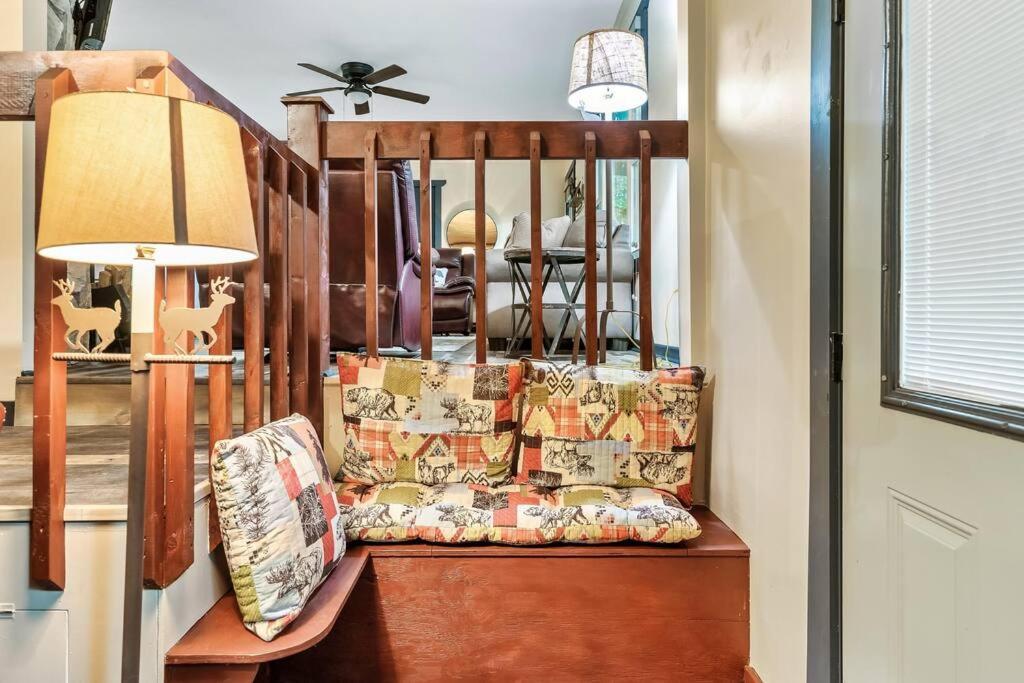 Beautiful With Fireplace And Large Game Gatlinburg