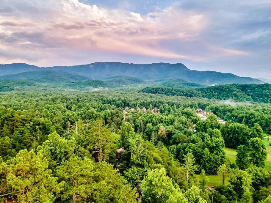 Beautiful With Fireplace And Large Game Holiday home *