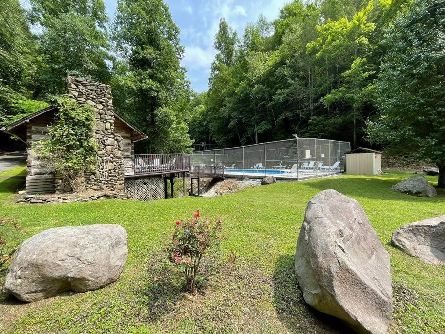 Beautiful With Fireplace And Large Game Holiday home *