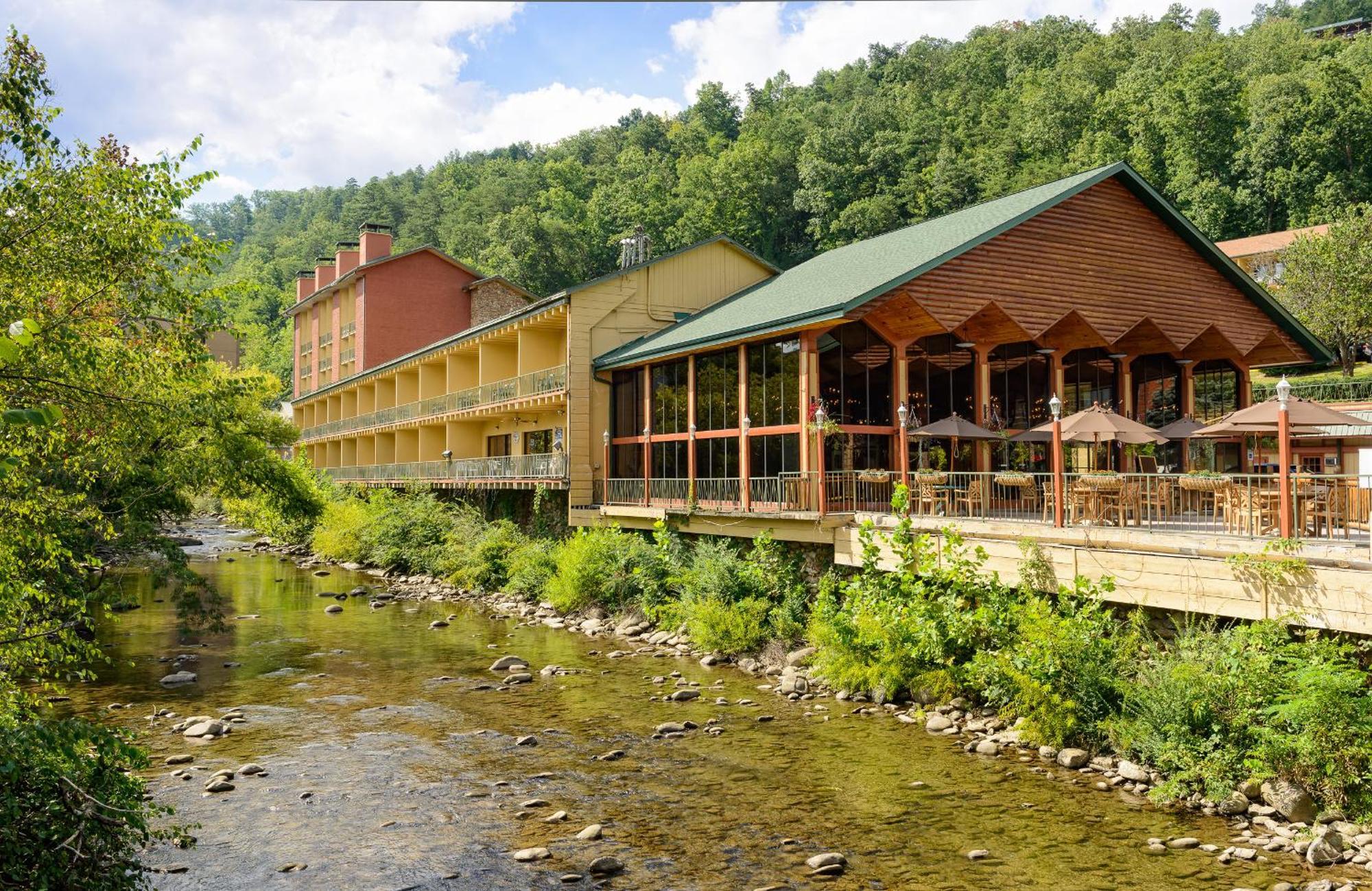 River Terrace & Convention Center Hotel 3*