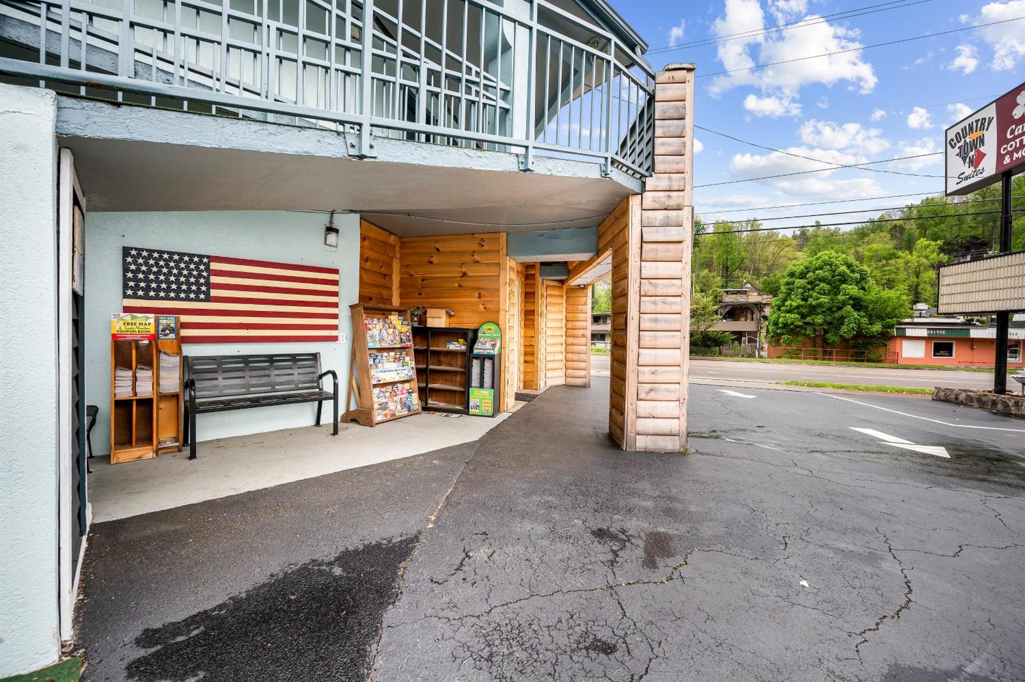 Country Town N' Hotel
