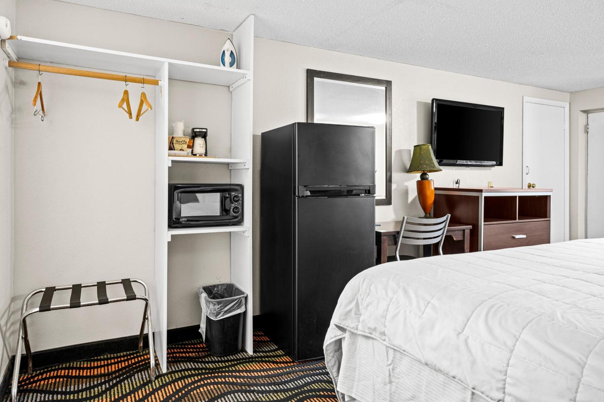Country Town N' Hotel
