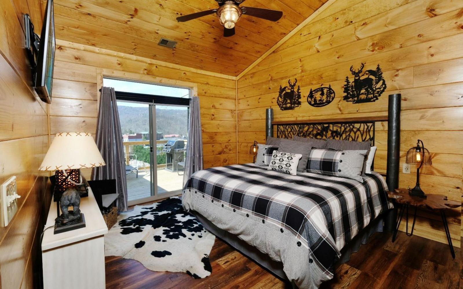 Holly Ridge Hideaway Villa