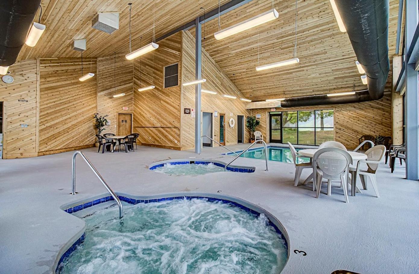 Sky High Views!!-peak Mountaintop-outdoor Pool-close To Downtown-private Balcony-wifi-cable Apartment Gatlinburg