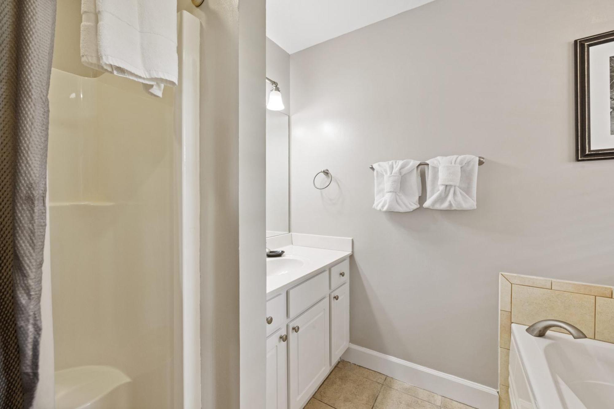 Downtown Dolly Is A 2 Bed 2bath Creekside Only A Half Mile From Downtown Holiday home