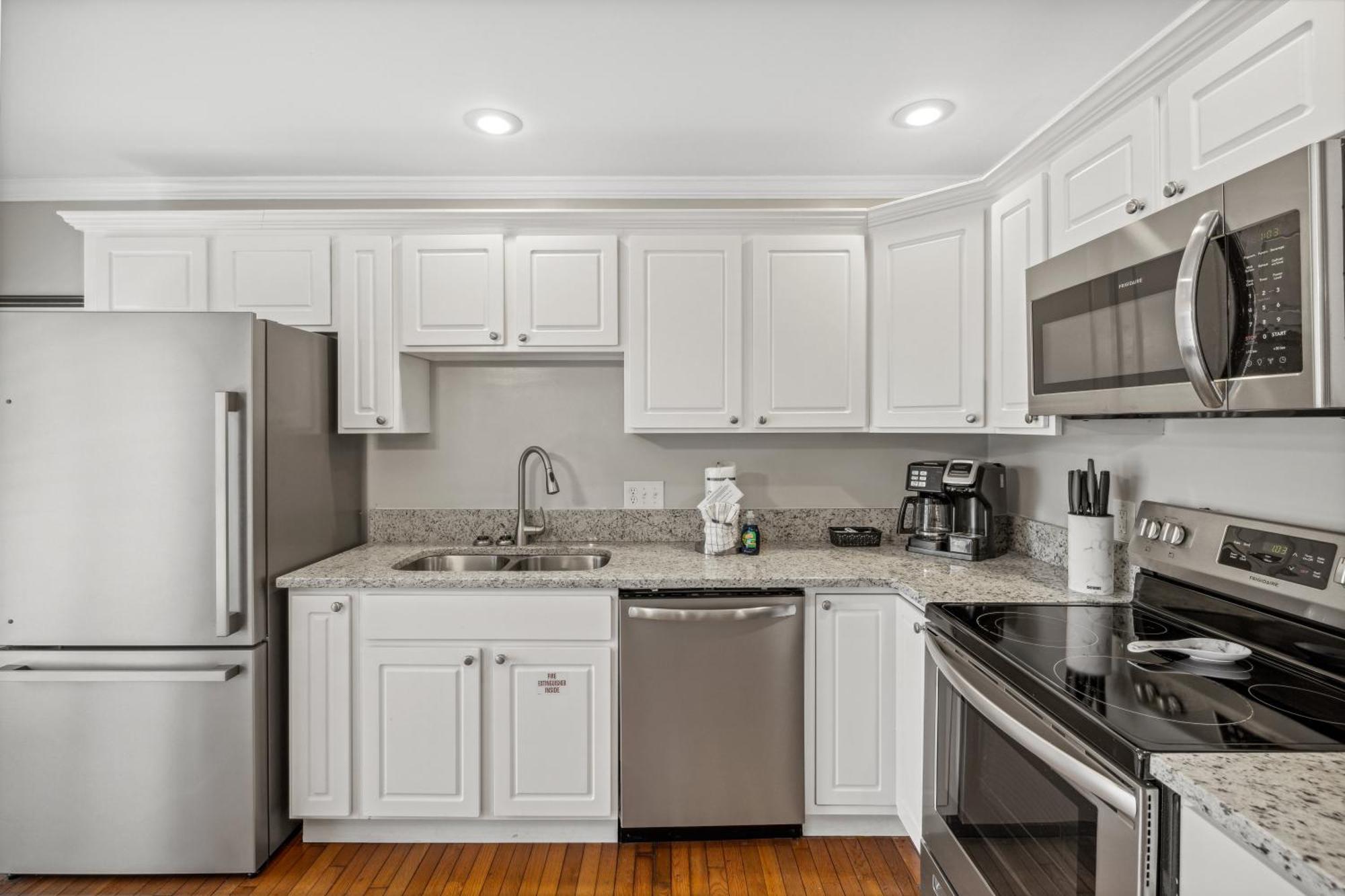 Downtown Dolly Is A 2 Bed 2bath Creekside Only A Half Mile From Downtown Holiday home