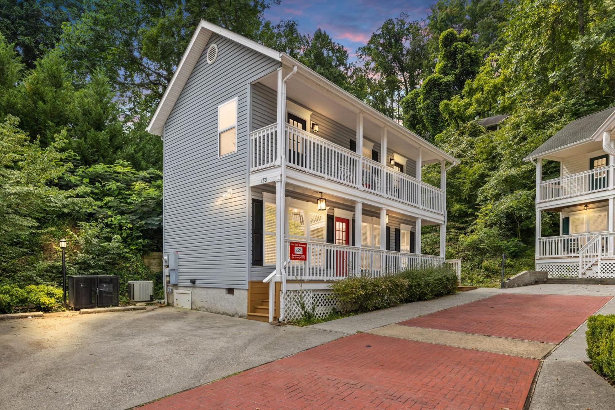 Holiday home Downtown Dolly Is A 2 Bed 2bath Creekside Only A Half Mile From Downtown Gatlinburg