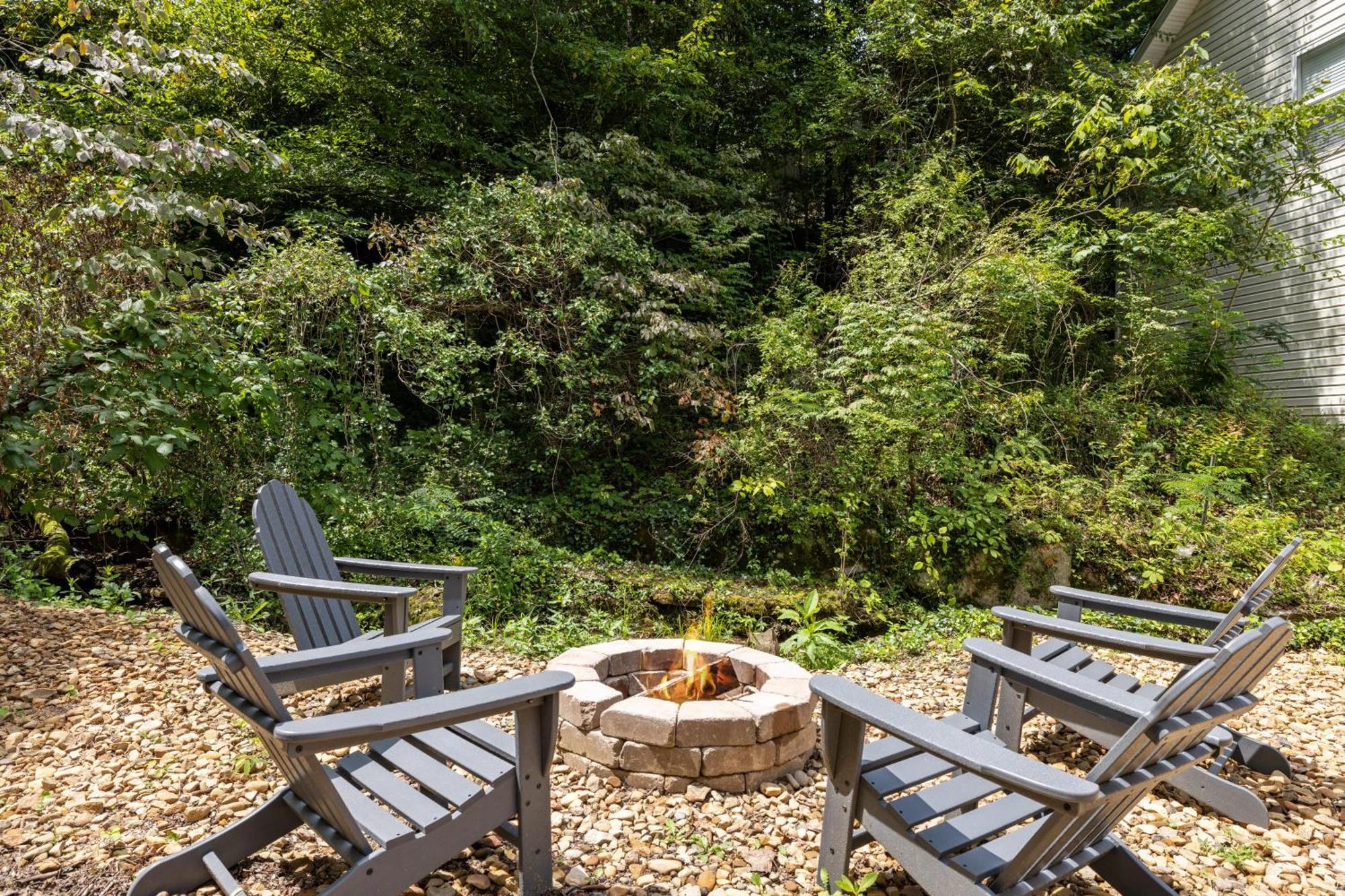 Downtown Dolly Is A 2 Bed 2bath Creekside Only A Half Mile From Downtown Holiday home *