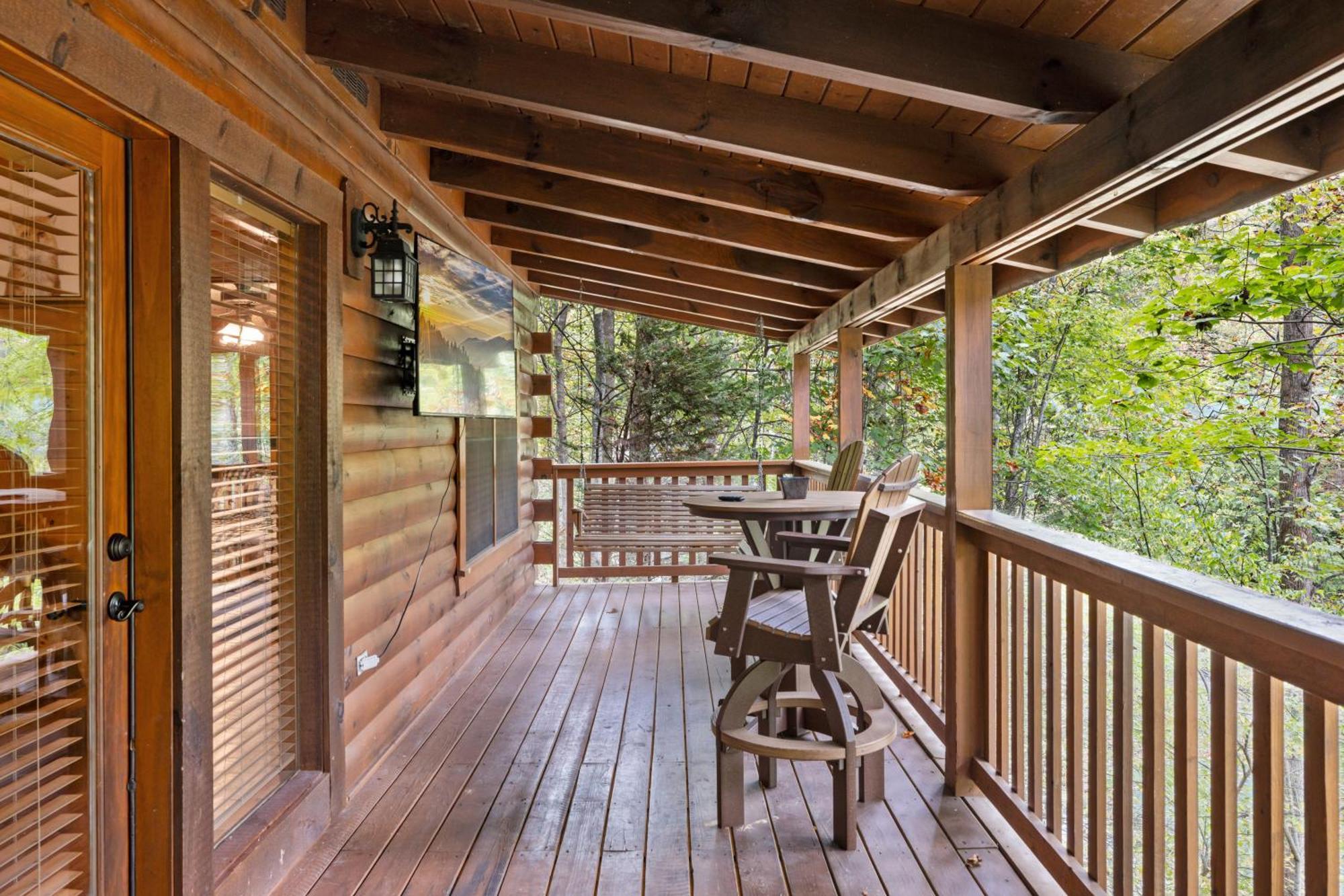 Holiday home The Adventure Located In Black Bear Falls With 3 King Suites!