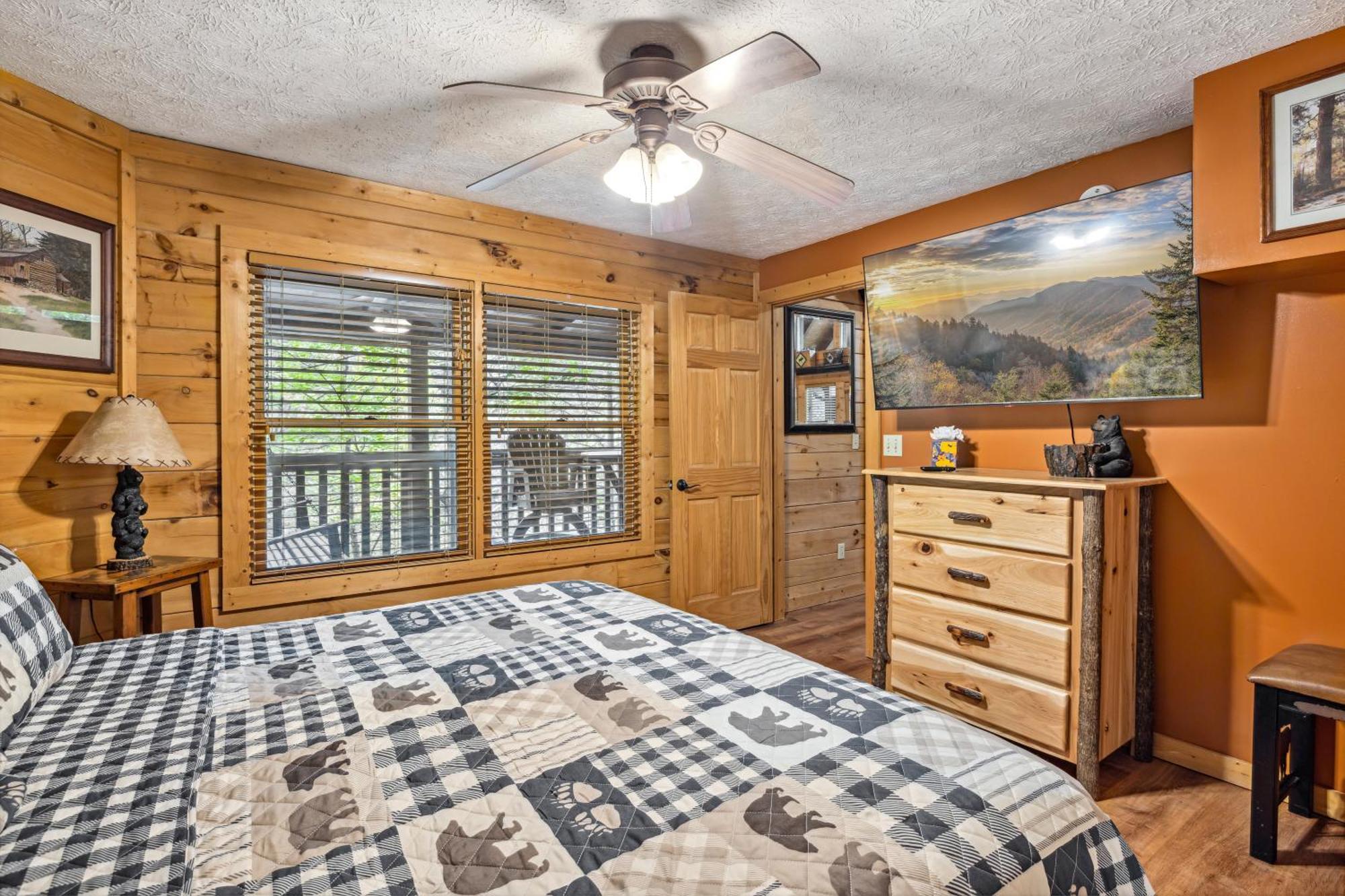 The Adventure Located In Black Bear Falls With 3 King Suites! Gatlinburg