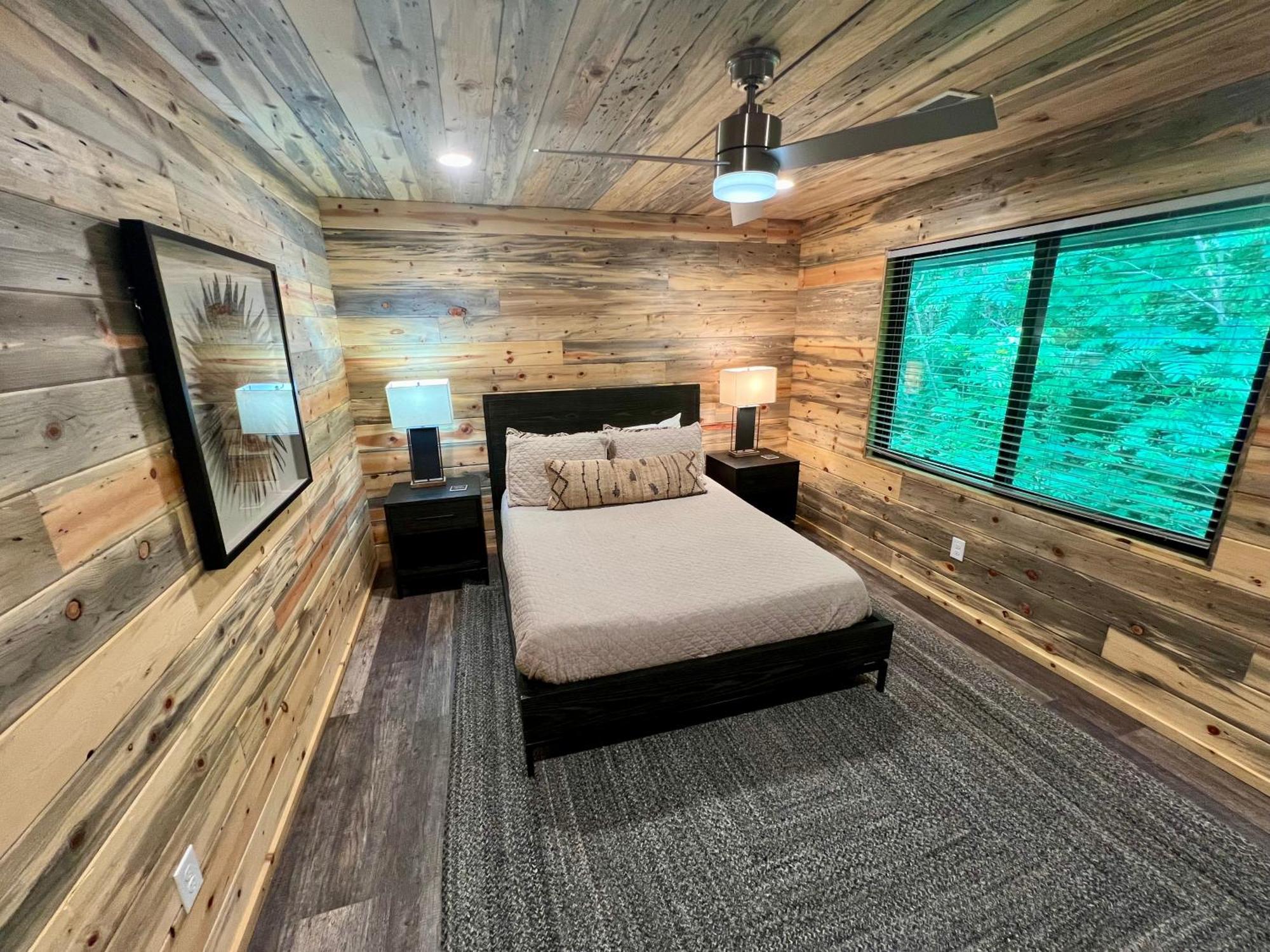 Experience Luxury At Smoky Mountain Hideaway, Just 5 Miles From Downtown * Gatlinburg