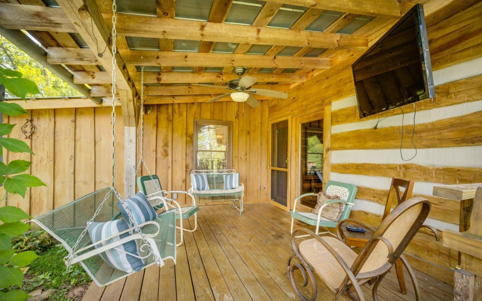 Hand Hewn Hideaway Villa *