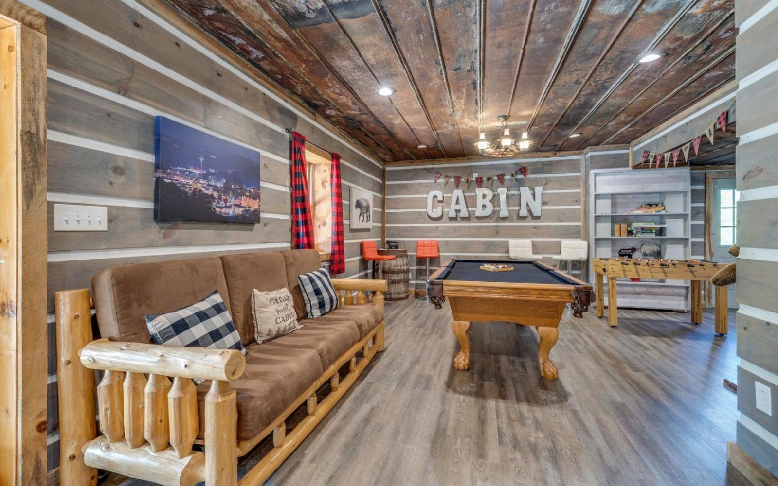 Hand Hewn Hideaway * Gatlinburg
