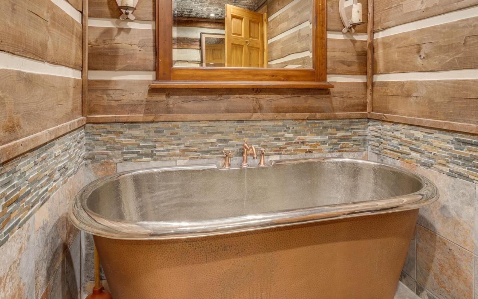 Villa Hand Hewn Hideaway *