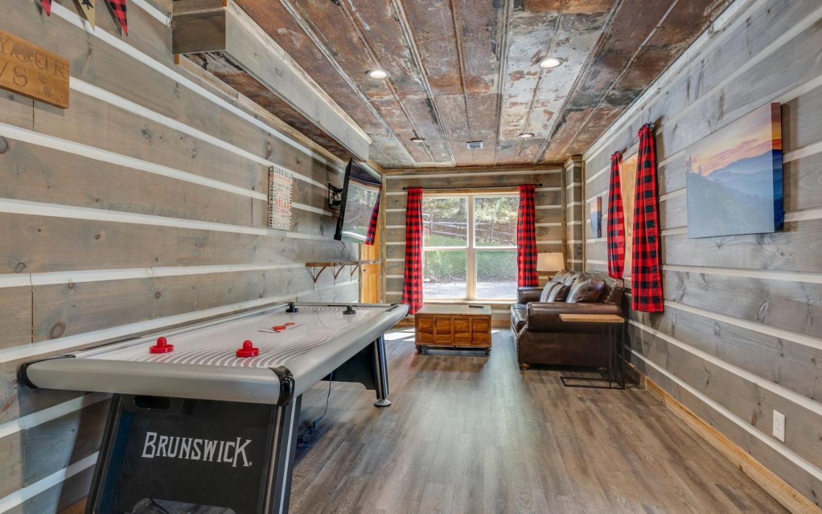 Hand Hewn Hideaway Villa Gatlinburg