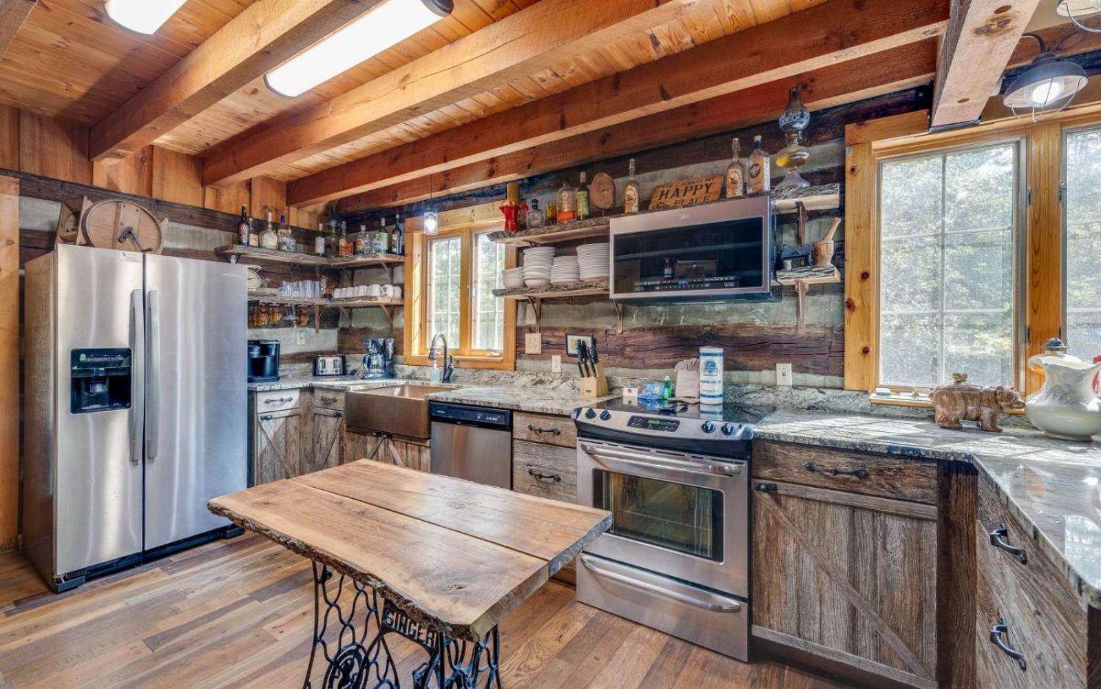Hand Hewn Hideaway * Gatlinburg