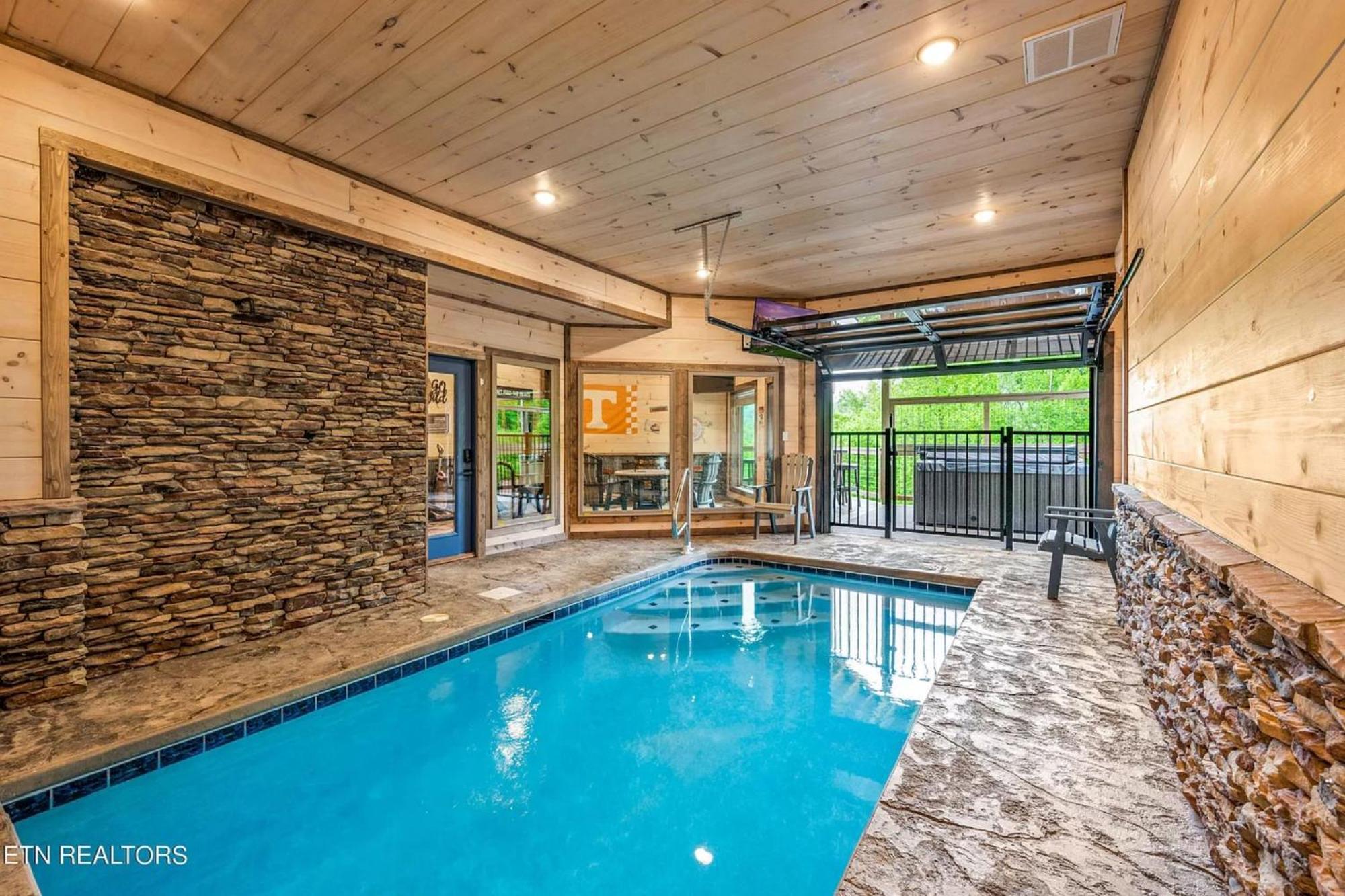 Hemlock Hideaway * Gatlinburg