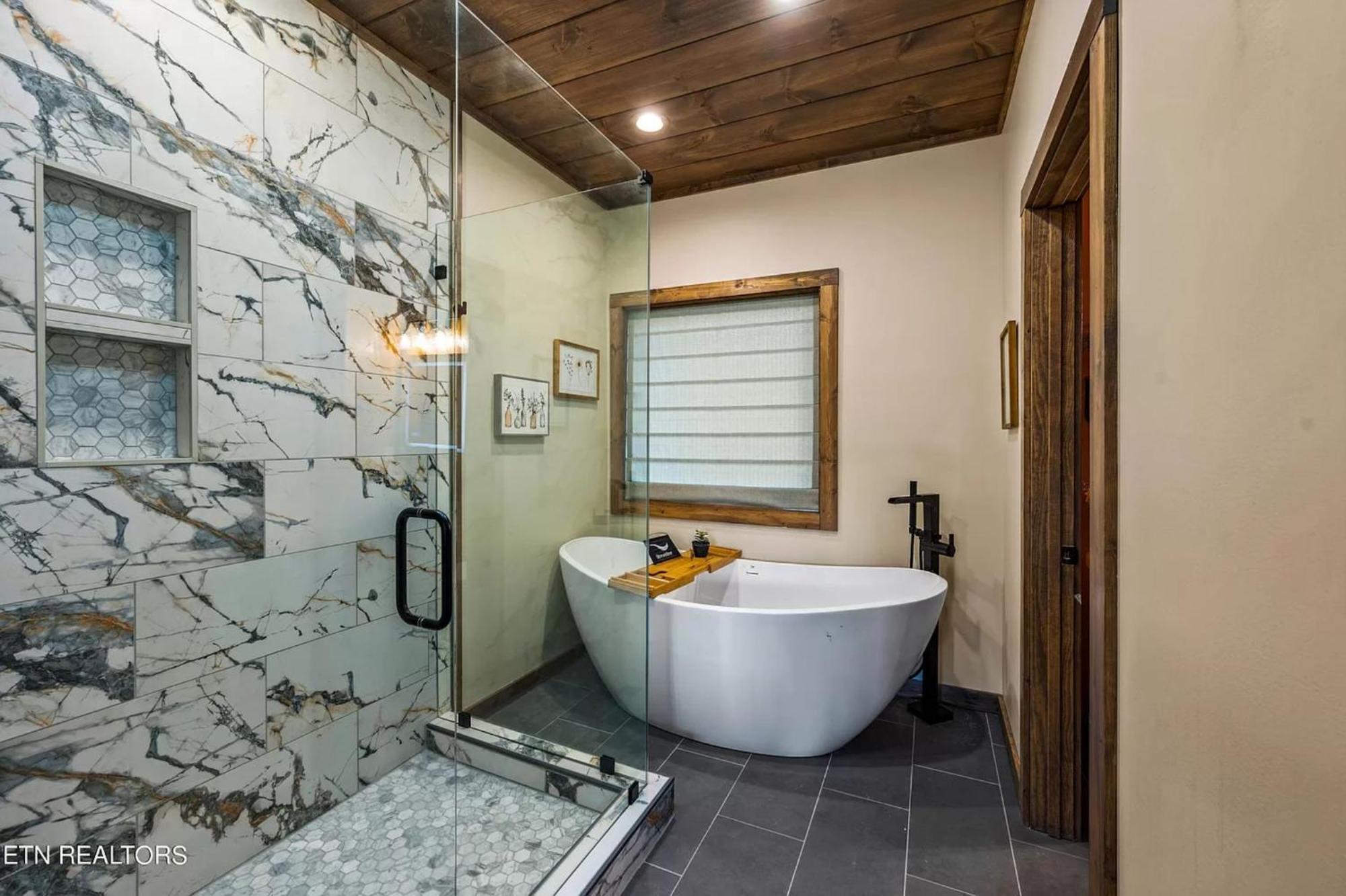 Hemlock Hideaway * Gatlinburg